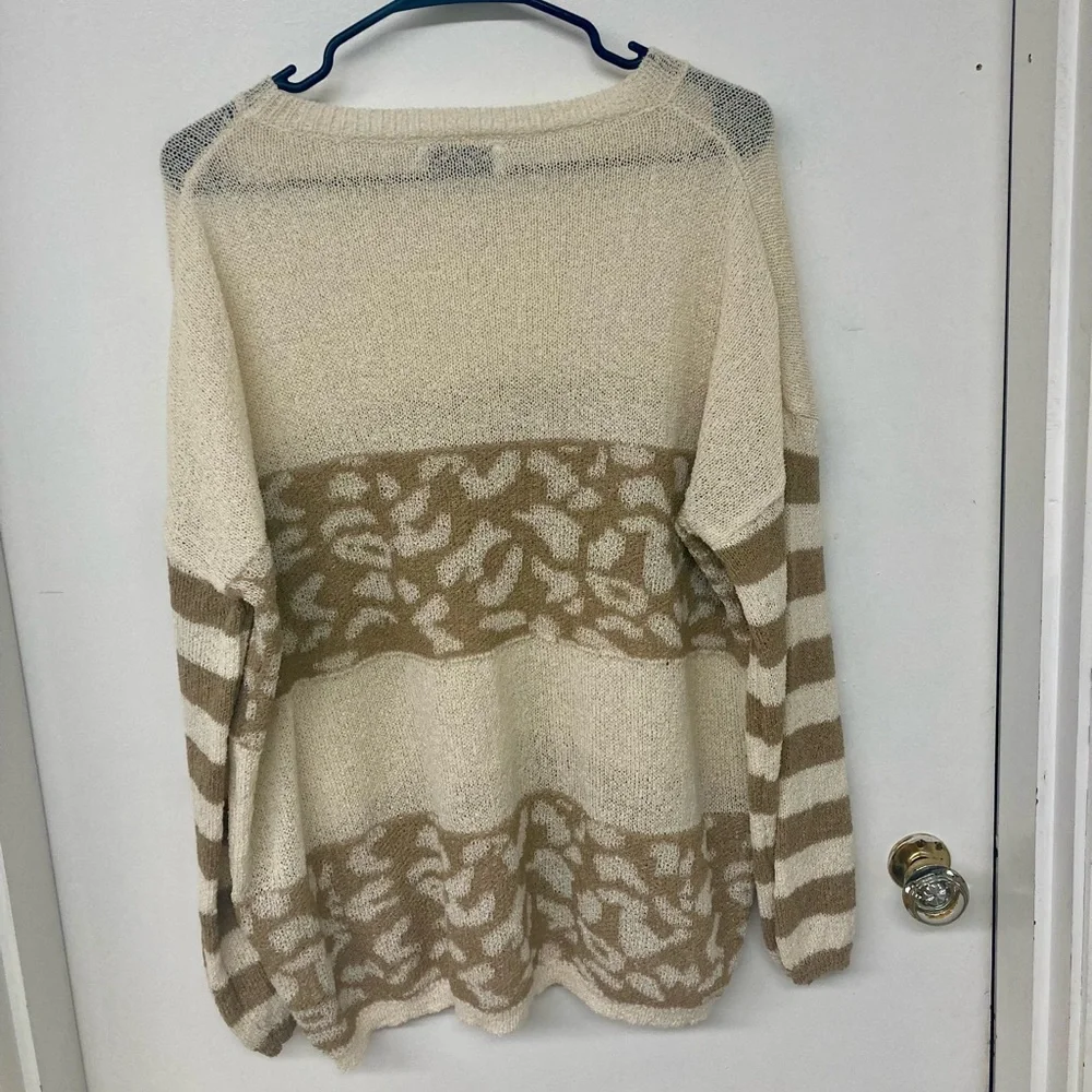 New ⭐️ Cream & Tan Leopard Oversized - Picture 2 of 3